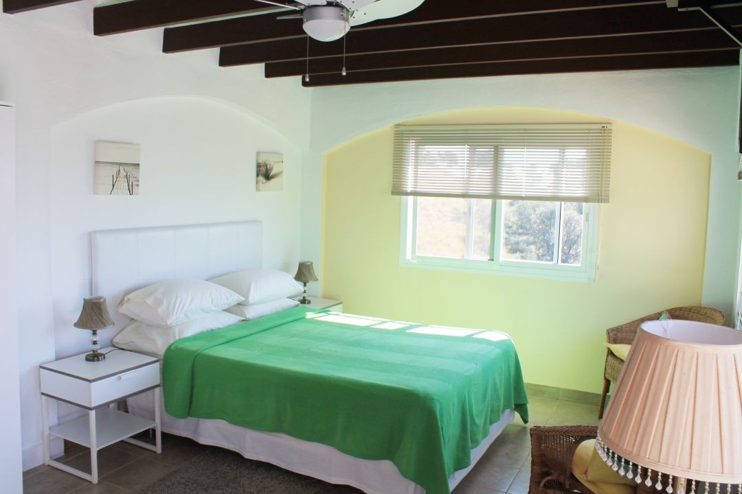 Chalet independiente en venta en Caleta de Velez